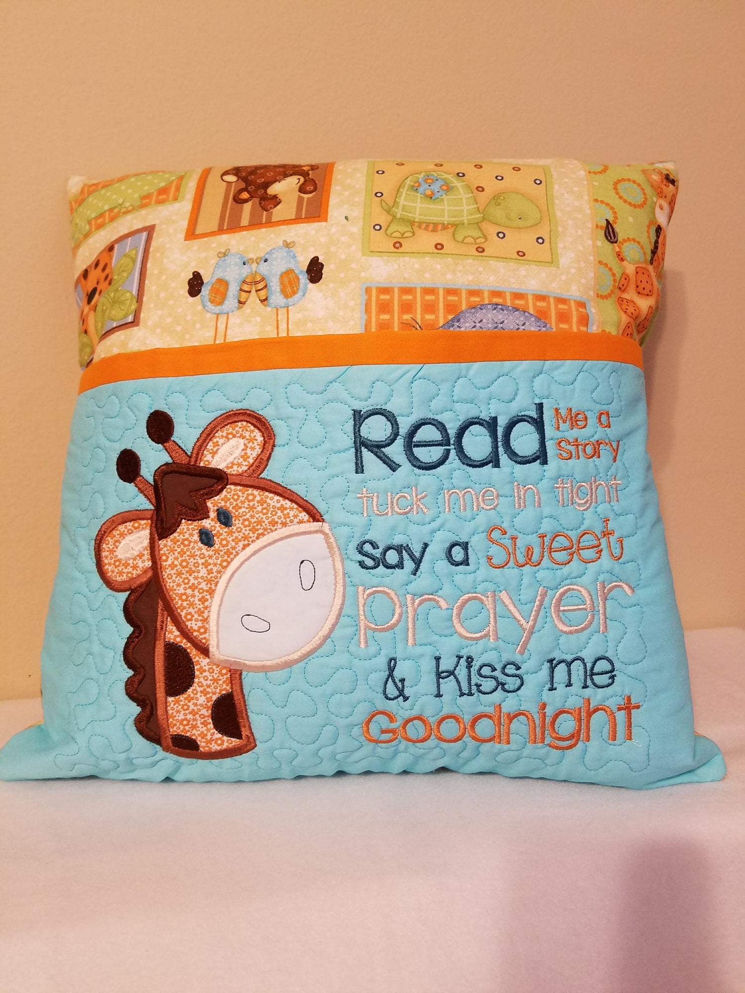 Giraffe kids storytime reading pillow with book pocket