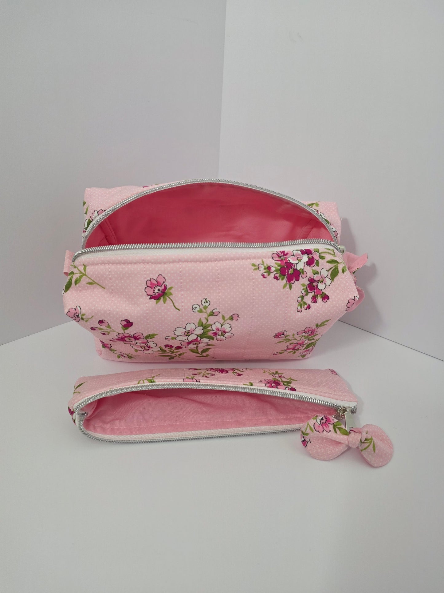 Quilted Floral Cosmetic Bag Set – 2-Piece Travel Pouch & Pencil Case