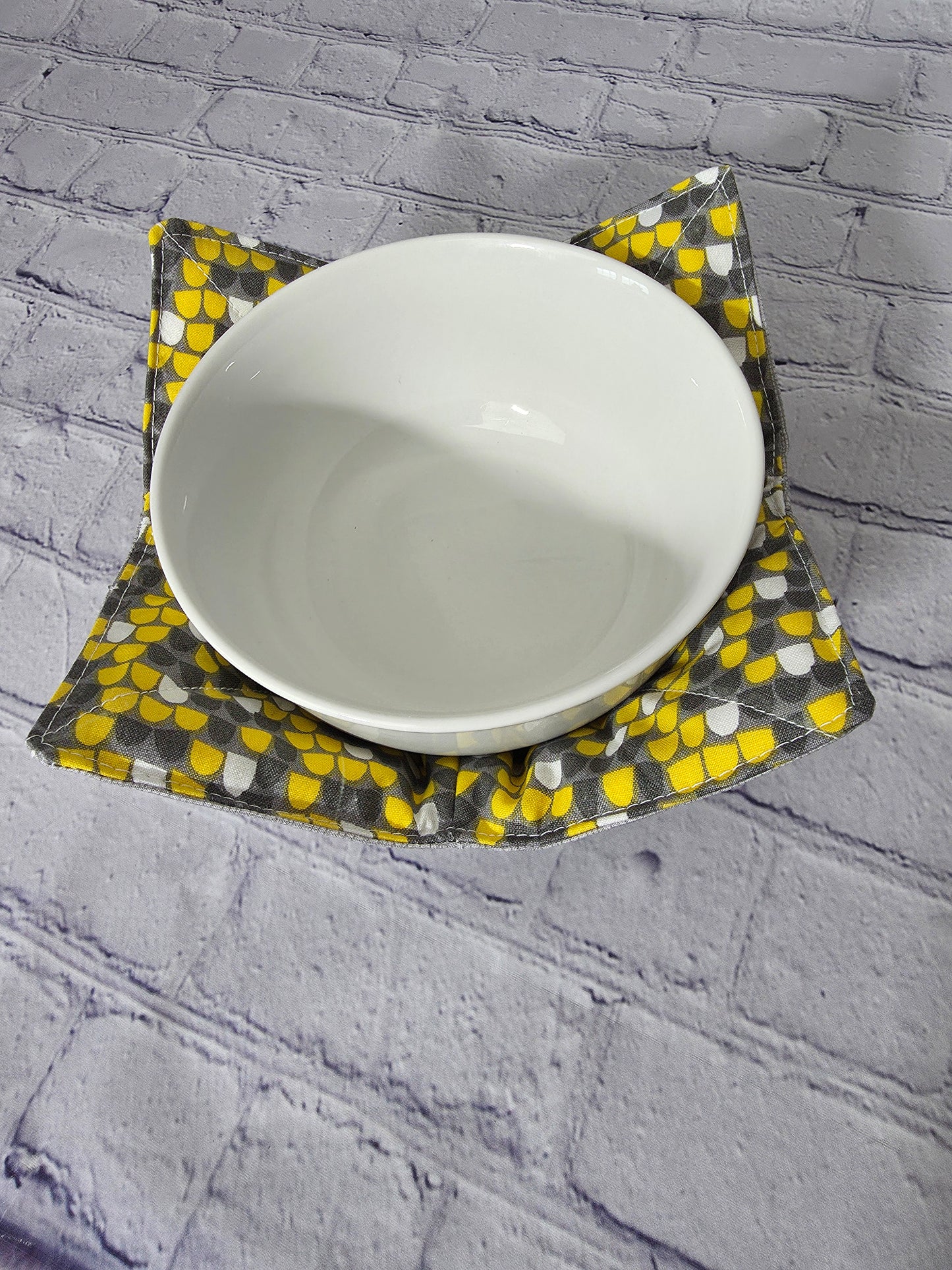 Stylish Reversible Grey & Yellow Bowl Cozy